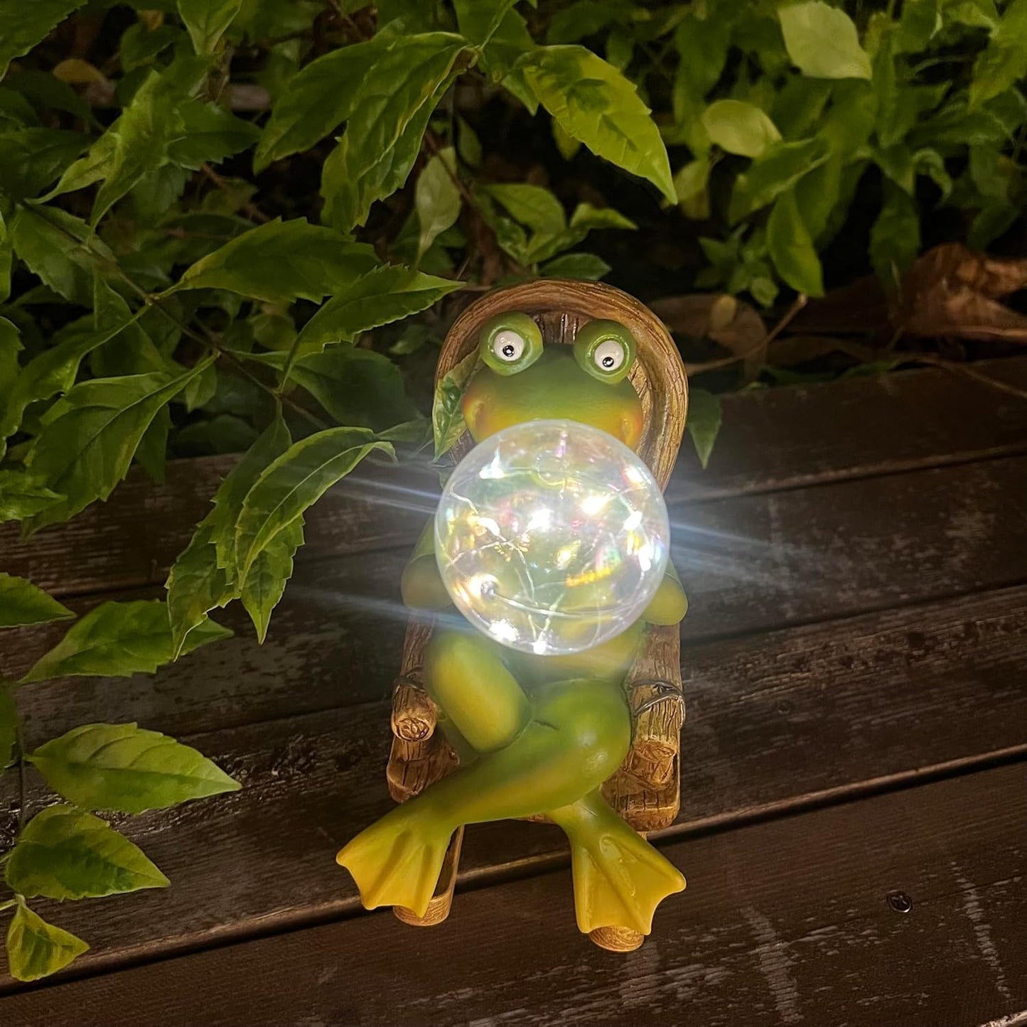 Garden Solar Frog Statue with Glowing Bubble Resin Figurine Outdoor Light Decor Hand-Painted Whimsy for Yard Patio Porch Fairy Decoration Housewarming Unique Gifti for Women