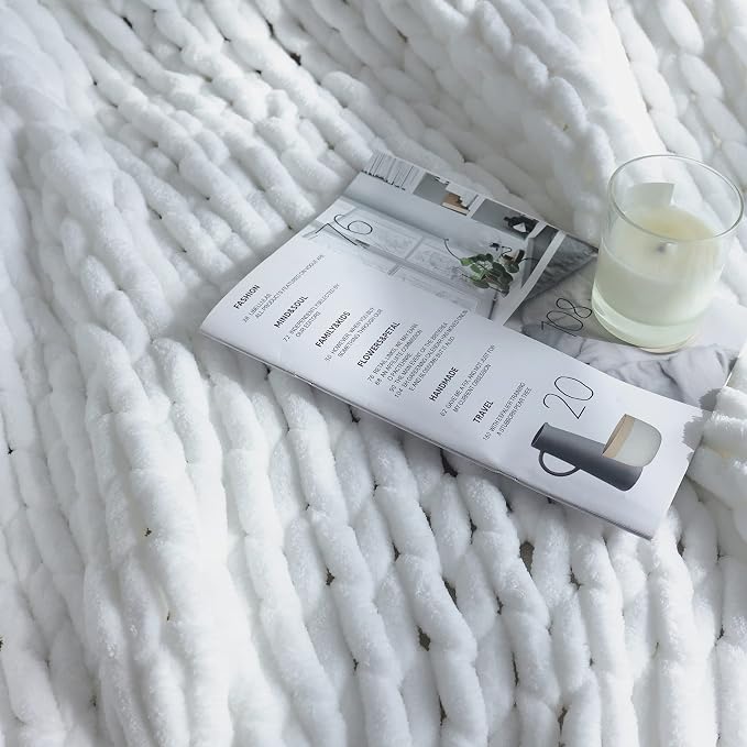 Maetoow Chenille Chunky Knit Blanket Throw （40×50 Inch）, Handmade Warm & Cozy Blanket Couch, Bed, Home Decor, Soft Breathable Fleece Banket, Christmas Thick and Giant Yarn Throws, White