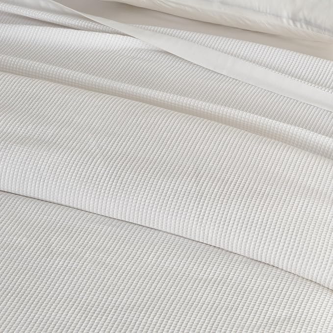 Great Bay Home 100% Cotton Blanket for Twin Size Bed | Lightweight and Breathable Waffle Weave Blankets for Summer & Spring | Versatile, Layering White Bed Blanket, White, 90x66 inches