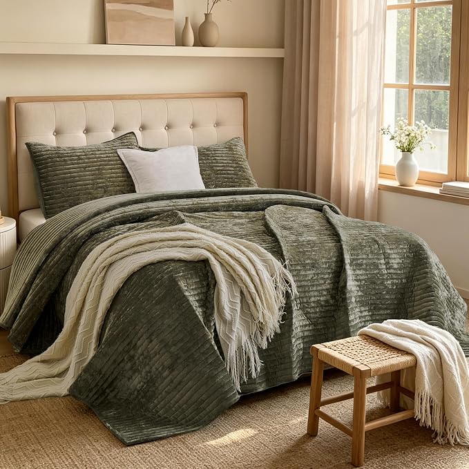 Luxury Velvet Oversized King 120x128 in Quilt Set 3 Piece Quilted Bedspread with 2Pillow Shams(20x36) Ultra Soft Coverlet All Season Bedding for Farmhouse Modern Bedroom Sofa,Army Green