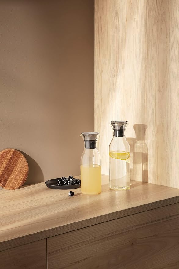 EVA SOLO | Fridge Carafe 1.4L | For Hot & Cold Drinks | 100% drip-free | Dishwasher-safe Borosilicate Glass | Stainless steel & Silicone Pouring Lip | Fits Most Refrigerator Doors | Danish Design