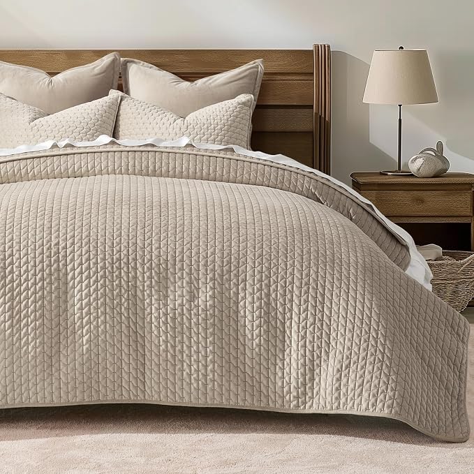 EverGrace Luxury Velvet Quilt Set Queen Size 3 Piece, Soft Cross-Stitch Velvet Comforter Set with Pillow Shams, Lightweight Coverlet Bedspread Bedding Set for All Seasons, Light Taupe