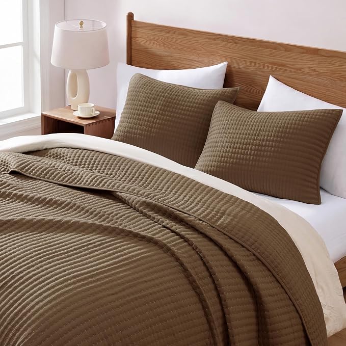 WRENSONGE Chocolate Brown King Size Quilt Bedding Sets-3 Pieces Lightweight Bedspreads with 2 Pillow Shams for All Season Suitable for Bed, Couch, Quilt Blanket