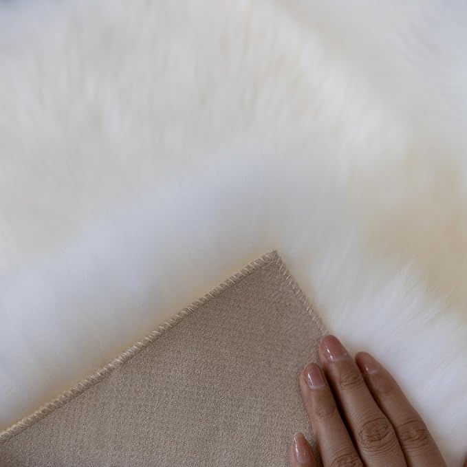 Sheepskin Chair Cushion Non-Slip Back Square Genuine Fur Chair Cover Silky Natural Wool Seat Cushion Pad Soft Area Rugs Carpet for Home Office Restaurant Chair 18x18 Inch (Pack of 1), Pearly White