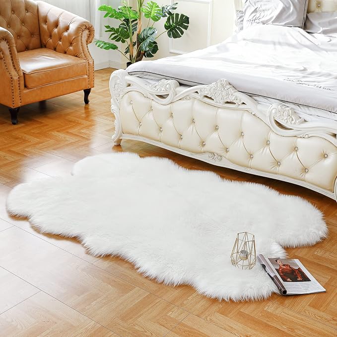Faux Fur Rug White Fluffy Sheepskin Area Rug,Ultra Soft Shaggy Plush Rug Bedroom Living Room Sofa Floor Kids Room Bedside（4 x 6 ft Sheepskin）
