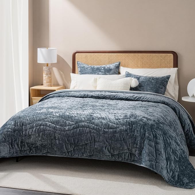 EverGrace Luxury Velvet Quilt King Size, Ultra Soft Wave Crushed Velvet Bedding Set, Lightweight Quilted Comforter Set for All Season, Oversized Bedspread Coverlet with 2 Shams, Stormy Blue