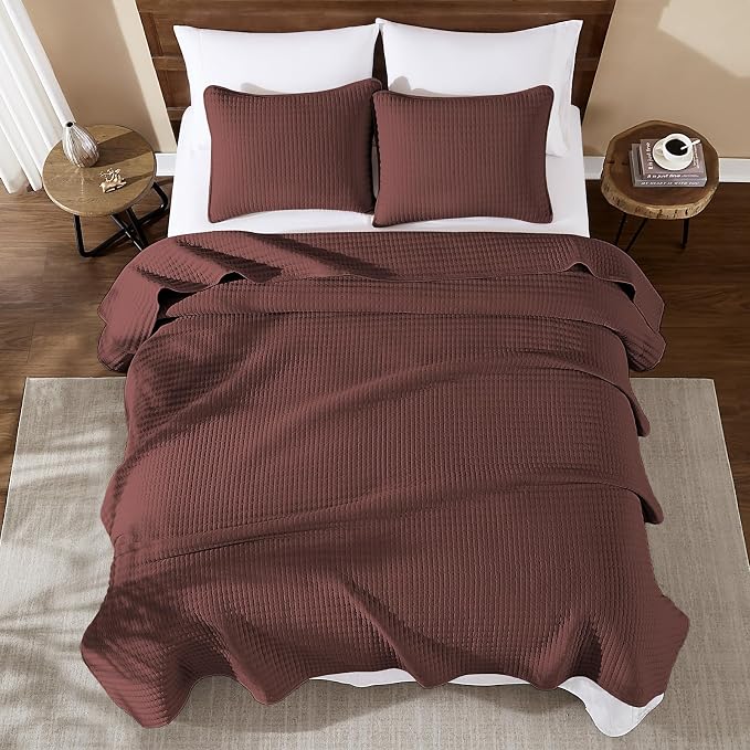 WRENSONGE Queen Quilt-3 Pieces Lightweight Burgundy Red Bedspreads Queen Size Quilt Bedding Set for All Seasons, Soft Summer Coverlet with 2 Pillow Shams Suitable for Bed & Couch