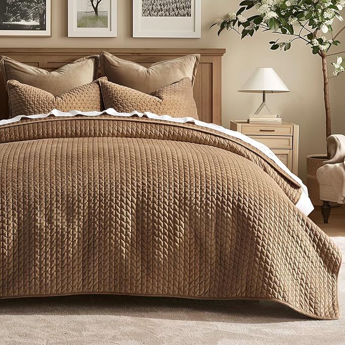 EverGrace Luxury Velvet Quilt Set Queen Size 3 Piece, Soft Cross-Stitch Velvet Comforter Set with Pillow Shams, Lightweight Coverlet Bedspread Bedding Set for All Seasons, Tobacco Brown