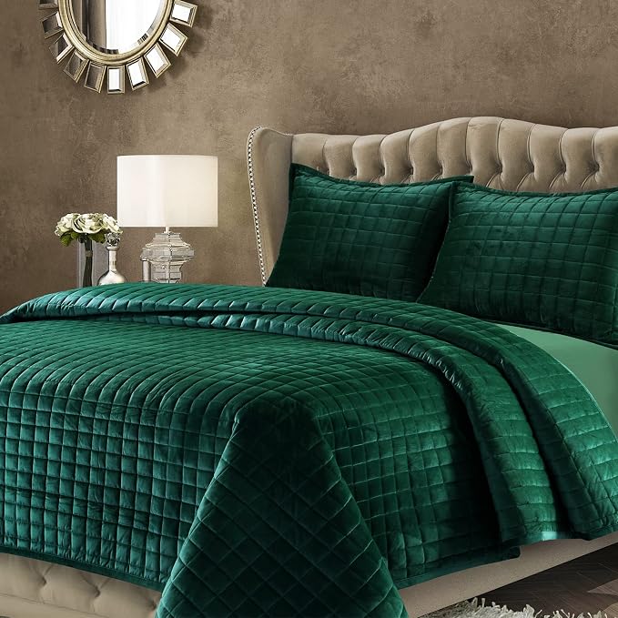Tribeca Living Luxury Velvet Quilt Queen Size Set - 260GSM Ultra-Soft Oversized Velvet Bedspread Comforter Set with 2 Shams, in Florence Emerald Green