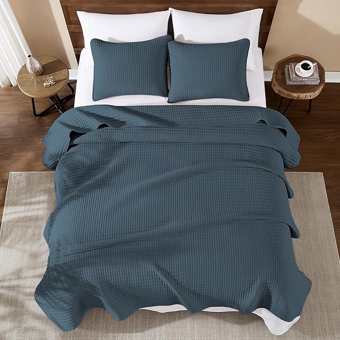 WRENSONGE King Size Quilt-3 Pieces Lightweight Navy Blue Bedspreads King Quilt Bedding Set for All Season, Soft Summer Coverlet with 2 Pillow Shams Suitable for Bed & Couch