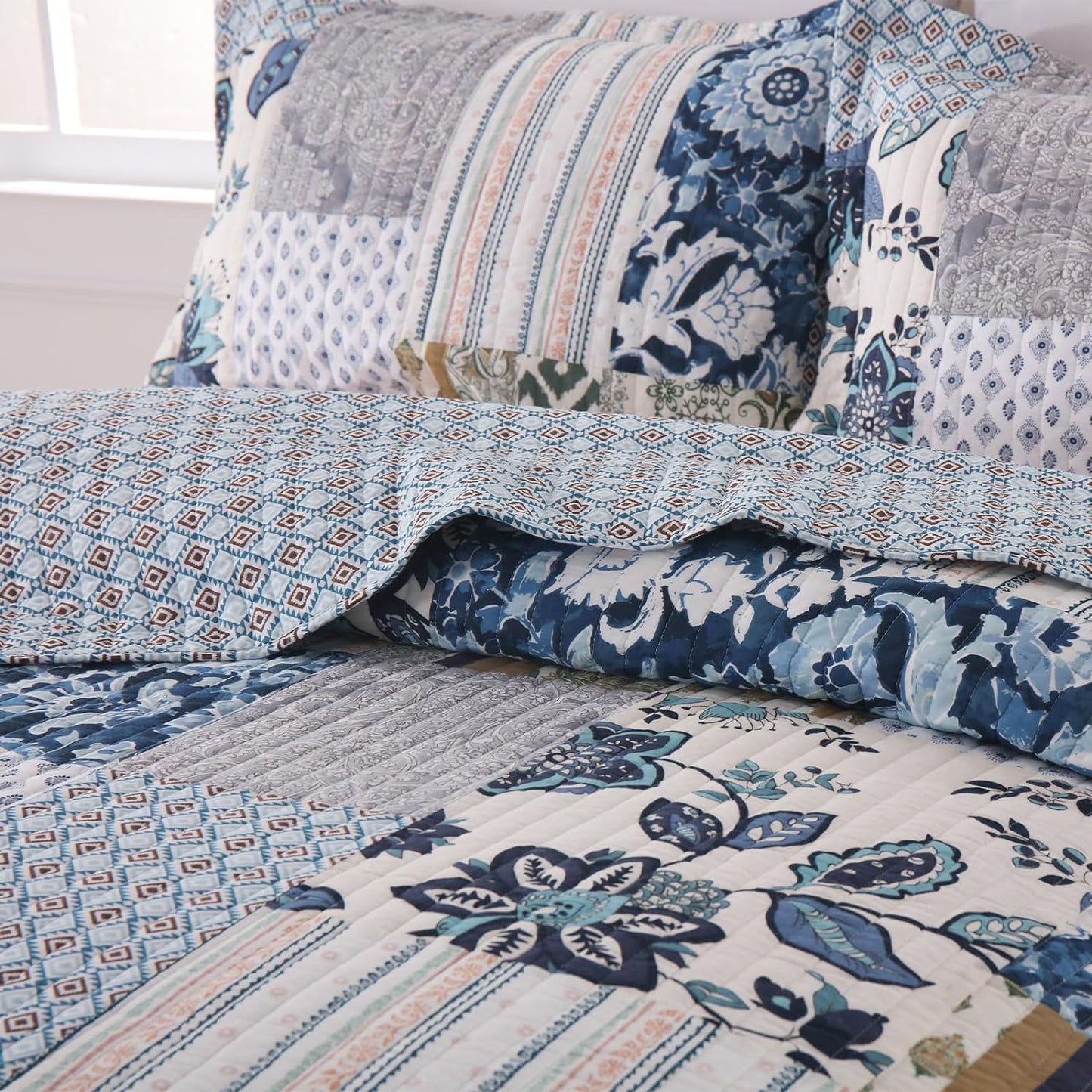 Yvooxny King Quilt Set Reversible Quilted Bedspread 3-Piece Lightweight Floral Real Patchwork Coverlet Bedding Set with Pillowcases for All Seasons, 108 * 96 Inches