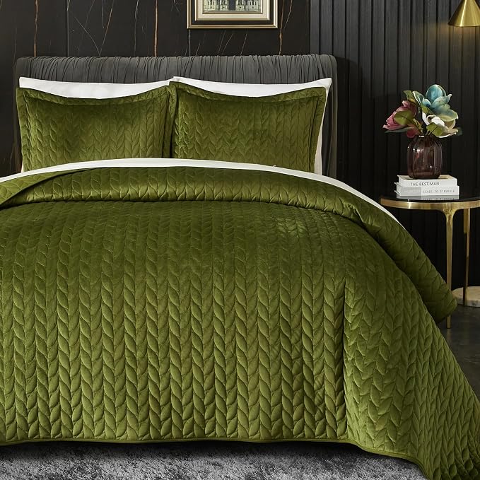 Ivellow Velvet Quilt Queen Size Green Lightweight Velvet Comforter Set Oversized Bedspread Coverlet Full for All Season 3Pcs Luxury Quilted Bedding