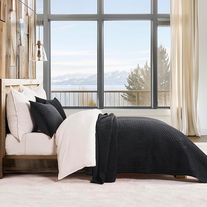 EverGrace Luxury Velvet Quilt Bedding Set King Size 3 Pieces with Pillow Shams, Soft Cross-Stitch Velvet Comforter Set, Lightweight Coverlet Bedspread for All Seasons, Black