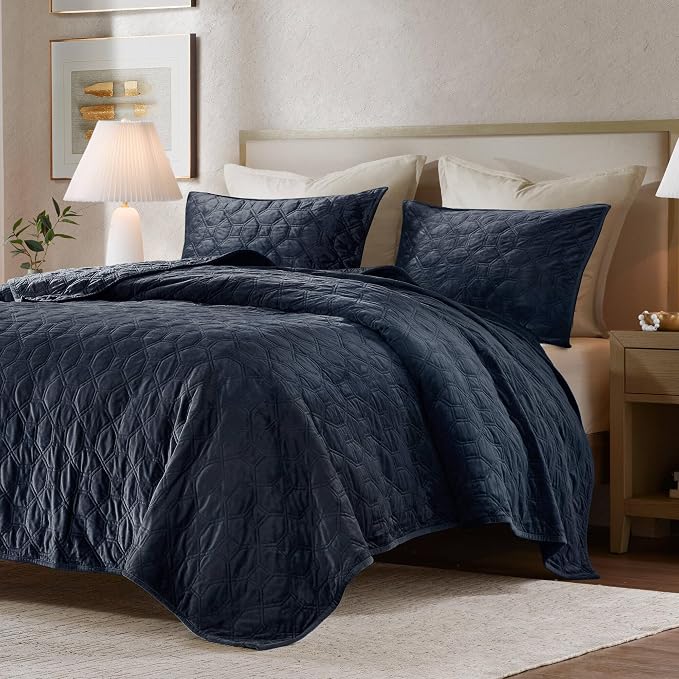 Madison Park Harper Quilt Set Velvet Casual Geometric Stitching Design All Season, Lightweight Coverlet, Cozy Bedding, Matching Shams, King/Cal King(104"x94"), Navy 3 Piece