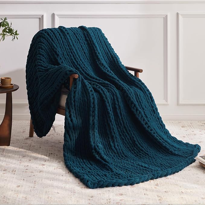 Negwoo Chunky Knit Throw Blanket, 40''*50'' Knitted Throw Chenille Yarn for Bed Couch, Handmade Peacock Blue Crochet Big Thick Blanket, Machine Washable Cute Comfy Blanket for Home Decor