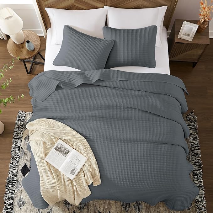 WRENSONGE Queen Quilt-3 Pieces Lightweight Bedspreads Grey Queen Size Quilt Bedding Set for All Seasons, Soft Summer Coverlet with 2 Pillow Shams Suitable for Bed, Couch, Quilted Blanket