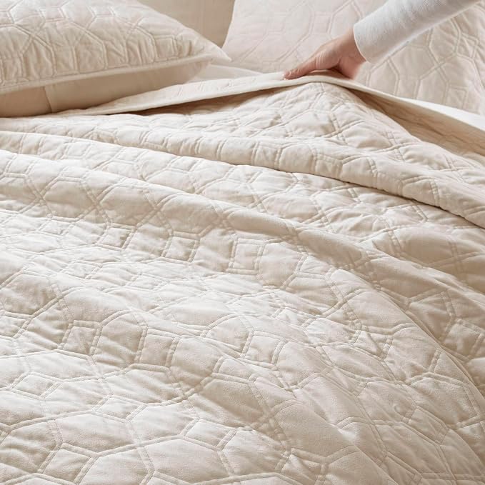 Madison Park Harper Quilt Set Velvet Casual Geometric Stitching Design All Season, Lightweight Coverlet, Cozy Bedding, Matching Shams, Full/Queen(90"x90"), Ivory 3 Piece