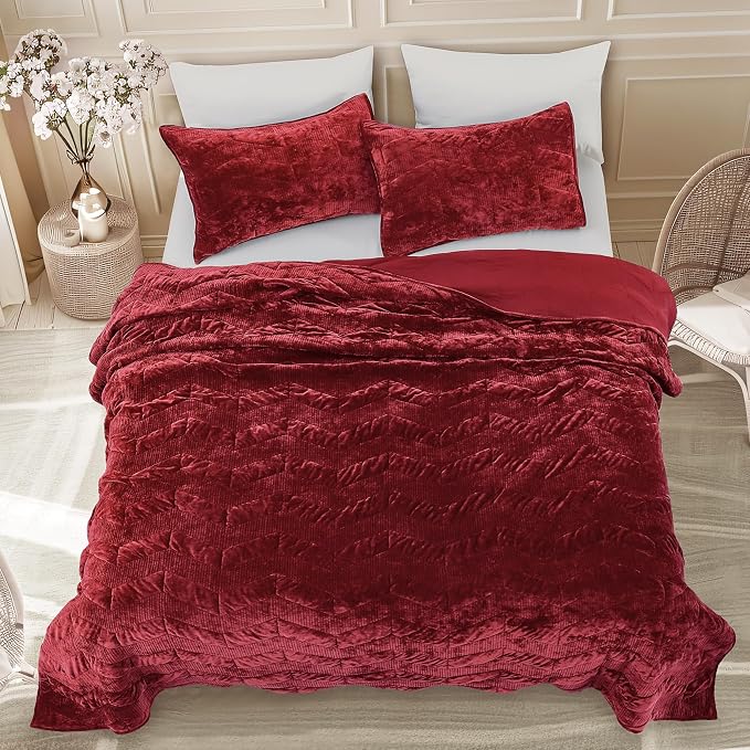 SHALALA Luxury Velvet Quilt Set King Size,Ultra Soft Lightweight Summer Velvet Comforter Set, Oversized Bedspread Coverlet with 2 Shams Geometries Pattern,for All Season(Poinsettia,King)