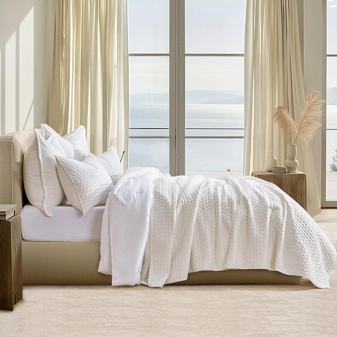 EverGrace Luxury Velvet Quilt Set Queen Size 3 Piece, Soft Cross-Stitch Velvet Comforter Set with Pillow Shams, Lightweight Coverlet Bedspread for All Seasons, Bright White