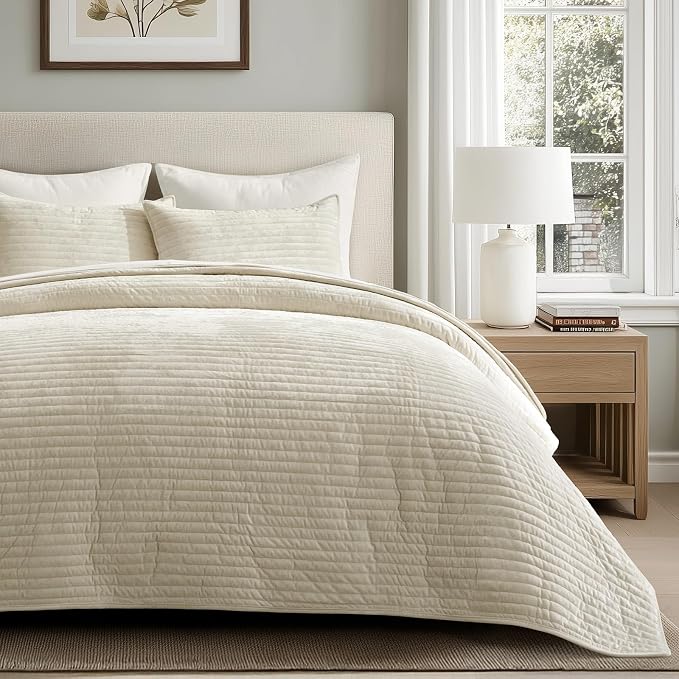 EverGrace Velvet Quilt Set Queen Size, Luxurious Soft Striped Channel Bedding Set, Lightweight Velvet Comforter for All Season, Oversized Bedspread Coverlet with 2 Matching Shams, Beige