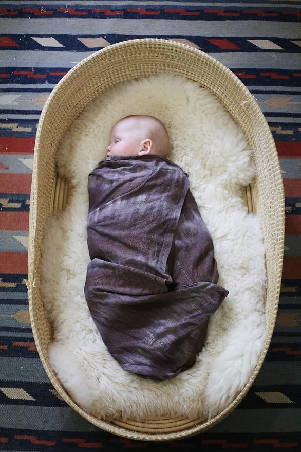 Premium Baby Sheepskin Rug Babycare Nursery Rug 100% Natural Lambskin Blanket Short-Shorn Wool Sleep Pad Medical Sheepskin Hospital Bed Mattress Topper (Ivory White, Single Pelt 2.5ft x 3.5ft)