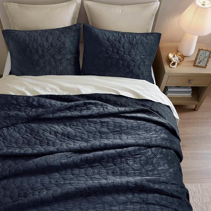 Madison Park Harper Quilt Set Velvet Casual Geometric Stitching Design All Season, Lightweight Coverlet, Cozy Bedding, Matching Shams, Full/Queen(90"x90"), Navy 3 Piece