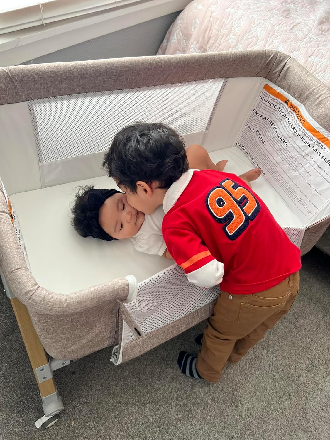 HARPPA Cuddly Bassinet, 3 in 1 Baby Bassinet Bedside Sleeper, Bedside Crib with Mattress and Wheels, Breathable Mesh, 5 Height Adjustable, Anchor Strap (Wood Grain, Khaki)