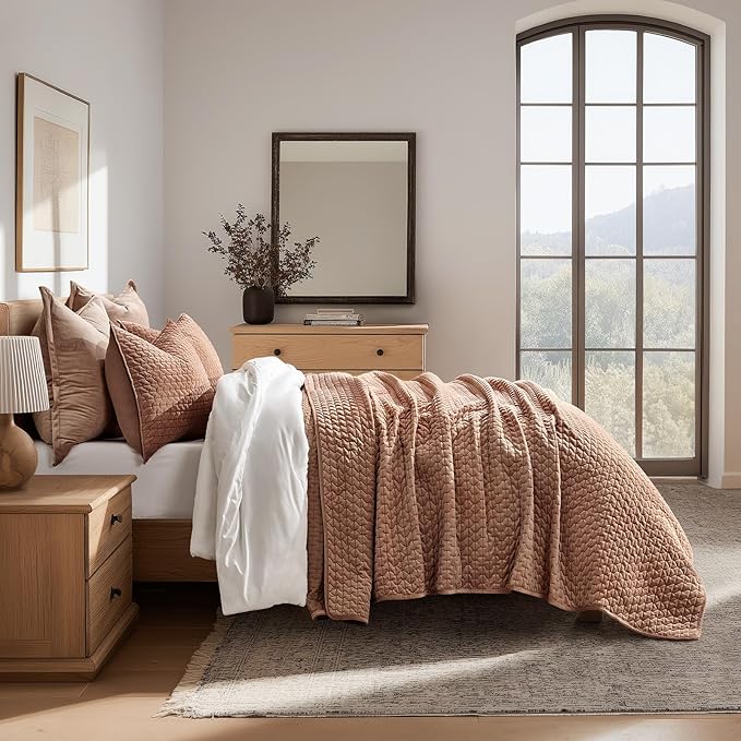 EverGrace Luxury Velvet Quilt Set King Size 3 Piece, Soft Cross-Stitch Velvet Comforter Set with Pillow Shams, Lightweight Coverlet Bedspread Bedding Set for All Seasons, Terracotta Clay