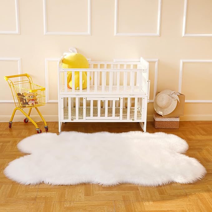 Faux Fur Rug White Fluffy Sheepskin Area Rug,Ultra Soft Shaggy Plush Rug Bedroom Living Room Sofa Floor Kids Room Bedside（4 x 6 ft Sheepskin）