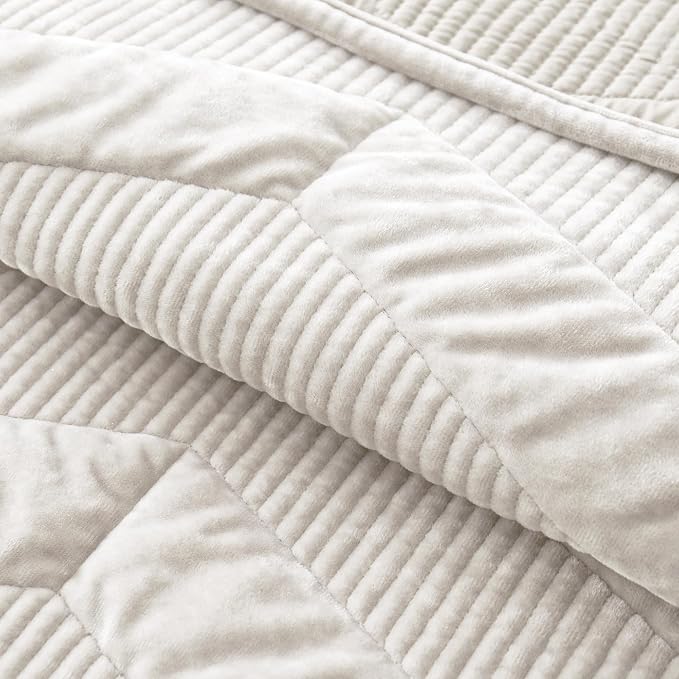 SHALALA Velvet Quilt Set King Size,Ultra Soft Luxury Lightweight Summer Velvet Comforter Set, Oversized Bedspread Coverlet with 2 Shams Geometries Pattern,for All Season(Ivory,King)
