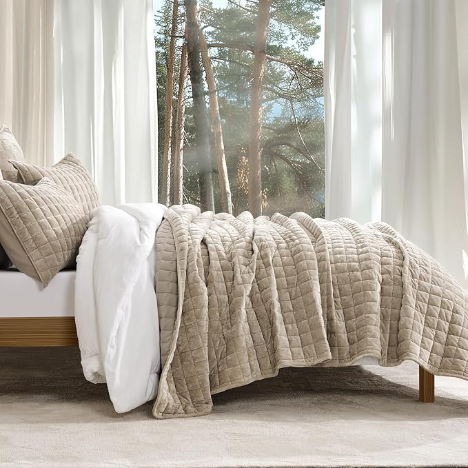 RECYCO Luxury Velvet Quilt Set Full Queen Size Bedding Sets, Ultra Soft Velvet Comforter Set, Lightweight Channel Box Stitch Oversized Bedspread Coverlet for All Season, with 2 Shams, Urban Taupe