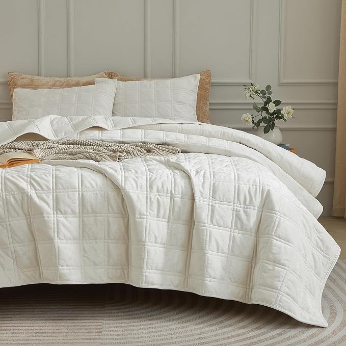 Velvet Quilt King Size Comforter Set - Luxury Soft Velvet Bedding Set for All Season, Bedspread Coverlet King Quilt with 2 Pillow Shams, Cream White, Checkered