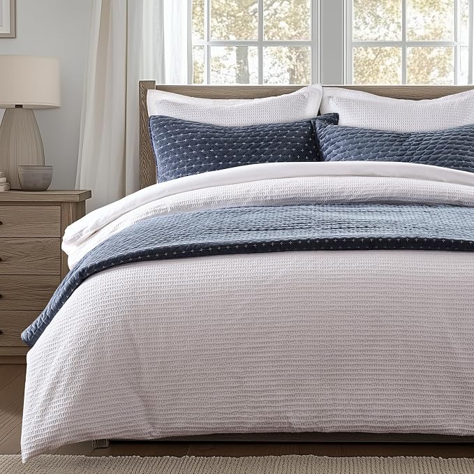 Levtex Home - Velvet Stitch Quilt Set - Full/Queen Quilt (88x92in.) + Two Standard Shams (26x20in.) - Velvet - Navy White - Reversible - Polyester
