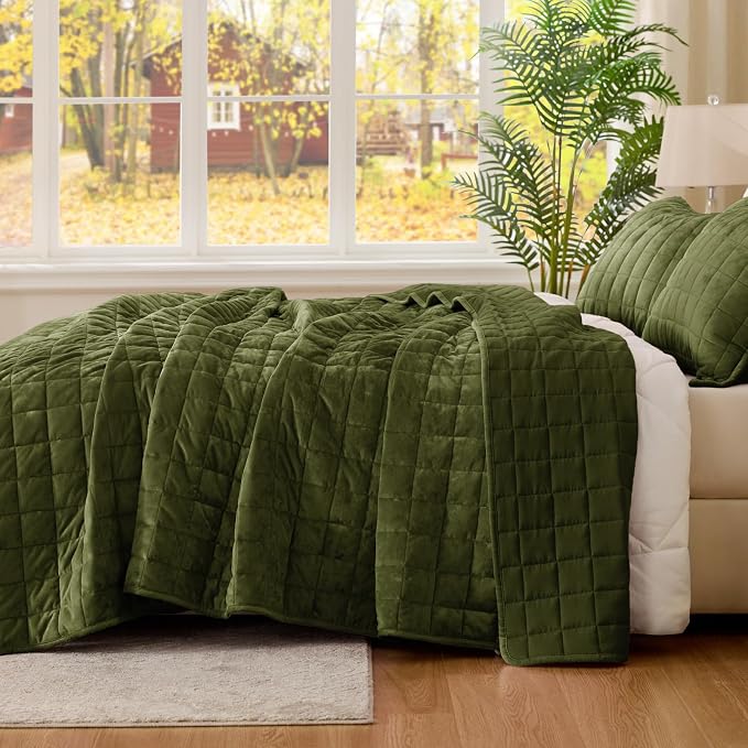 BEDELITE Velvet Quilt Set King Size - Luxury Soft Velvet Comforter Bedding Set for All Season, Lightweight Quilted Box Stitch Oversized Bedspread Coverlet with 2 Matching Shams, Olive Green