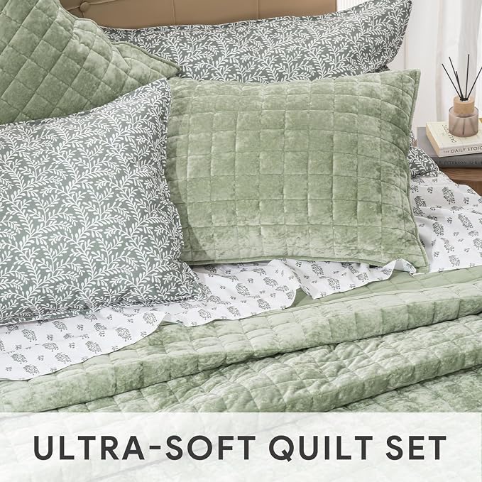 RECYCO Luxury Velvet Quilt Twin/Twin XL Size Bedding Set, Ultra Soft Velvet Comforter Set, Lightweight Quilted Channel Box Stitch Oversized Bedspread Coverlet for All Season, with 1 Sham, Sage Green