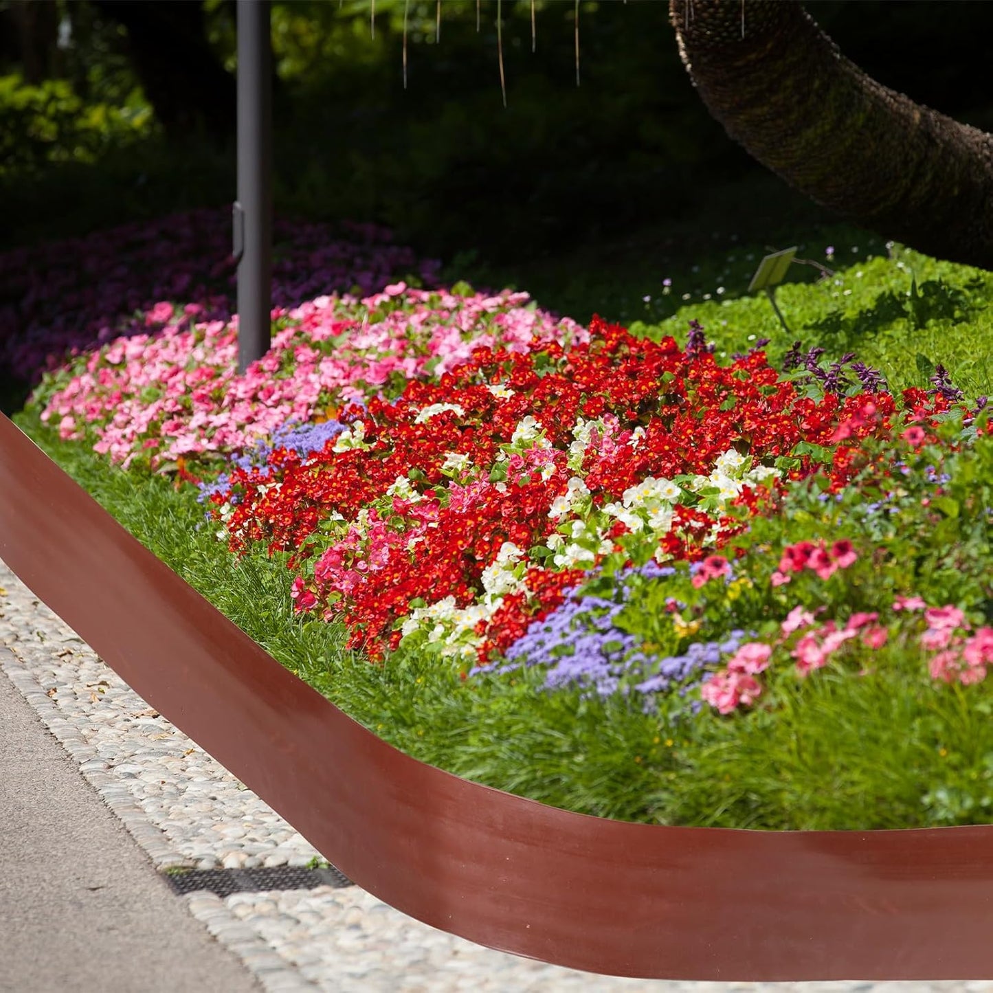 6 Inch Tall 33 ft Length Landscape Plastic Edging Kit with Hammer Spikes Plastic Garden Flower Bed Edging Landscape Border for Gardens Border Grass Yard Lawn (Brown)