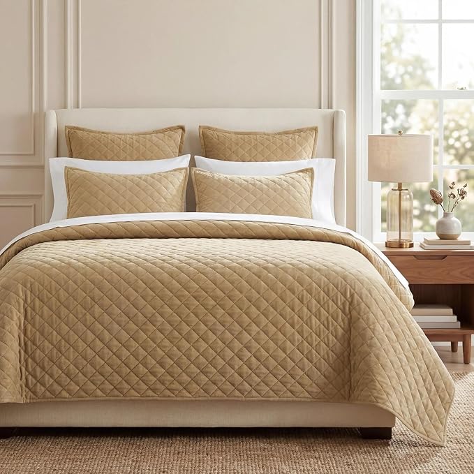 HiEnd Accents Velvet Diamond 3 Piece Quilt Set with Pillow Shams, King Size, Gold Solid Color, Classic Traditional Luxury Bedding Set, Soft Lightweight Bed Cover, 1 Quilt and 2 Pillowcases