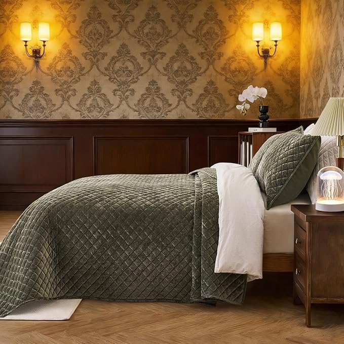 Velvet California King Quilt Size Set 106x118 Luxury Soft Bedspread Coverlet 3-Piece King Comforter Sets with 2 Pillow Shams 20x36 Super Cozy for All Seasons Velvet Bedding Set, Army Green