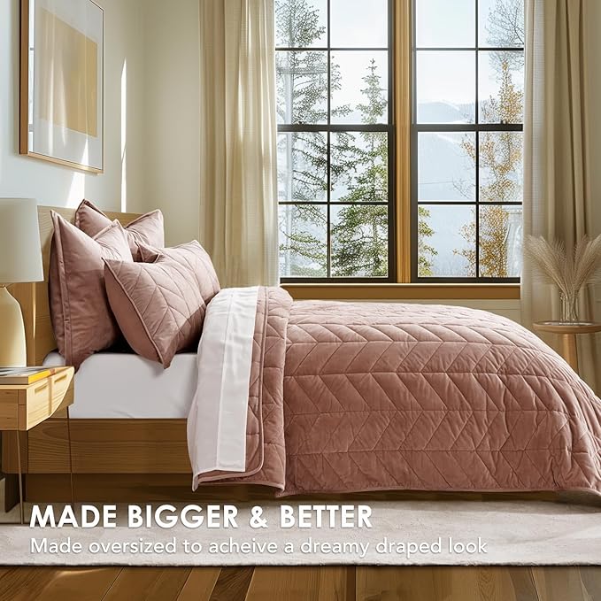 EverGrace 3 Pieces Luxurious Queen Velvet Quilts, Ultra Soft Lightweight Velvet Comforter Set, Matelasse Oversized Bedspread Coverlet for All Season with 2 Shams, Terracotta Clay, 92"x96"