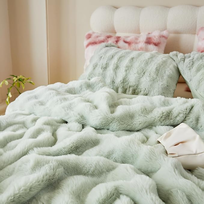 Simple&Opulence Fluffy Faux Fur Comforter Set, Plush Fuzzy Minky Bedding Set, 3 Pieces Warm Soft Comforter Bedding Set for Winter - 1 Shaggy Comforter with 2 Pillow Shams(King, Light Green)