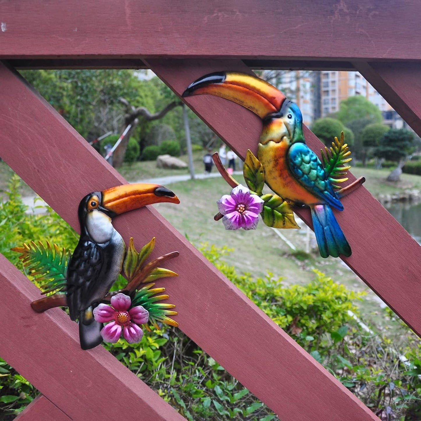 Metal Bird Wall Decor Toucan Tropical Outdoor Wall Art Suitable for Indoor and Outdoor Garden Fence Patio Decor.