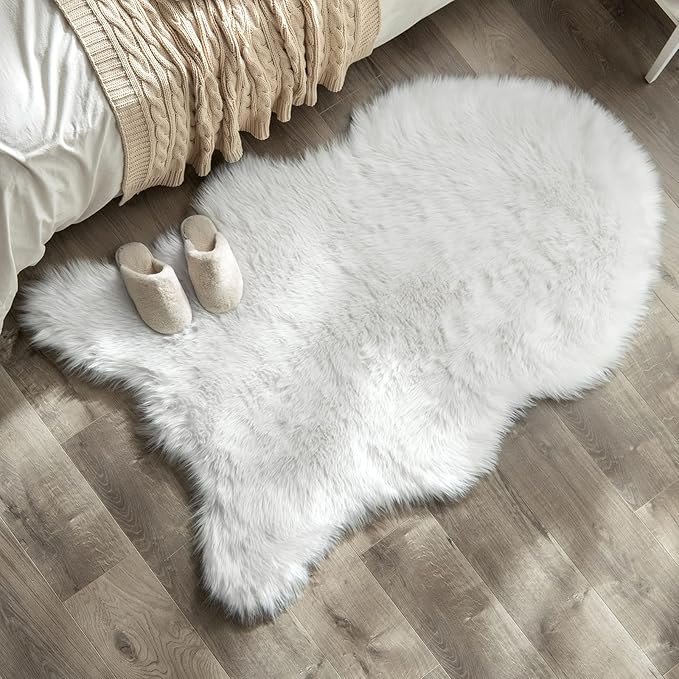 MIULEE Luxury Super Soft Fluffy Area Rug Faux Fur Plush Large Sheepskin Rug Decorative Christmas Shaggy Carpet for Bedside Sofa Floor 3 x 5 Feet, White