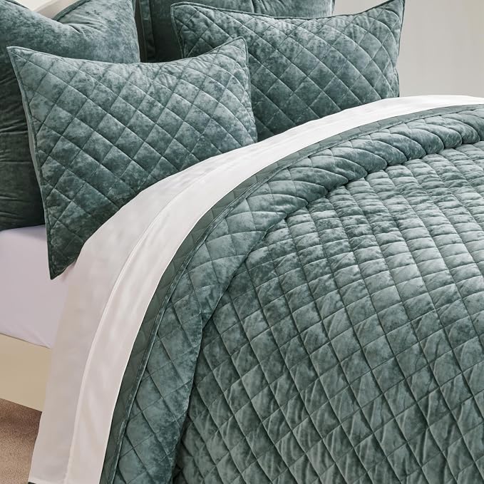 EVERGRACE Luxury Velvet Quilt Set King Size, Diamond Quilted Lightweight Velvet Comforter for All Season, Ultra Soft Oversized Bedspread Coverlet Bedding Set with 2 Pillow Shams, Dark Green | Luxe Velvet