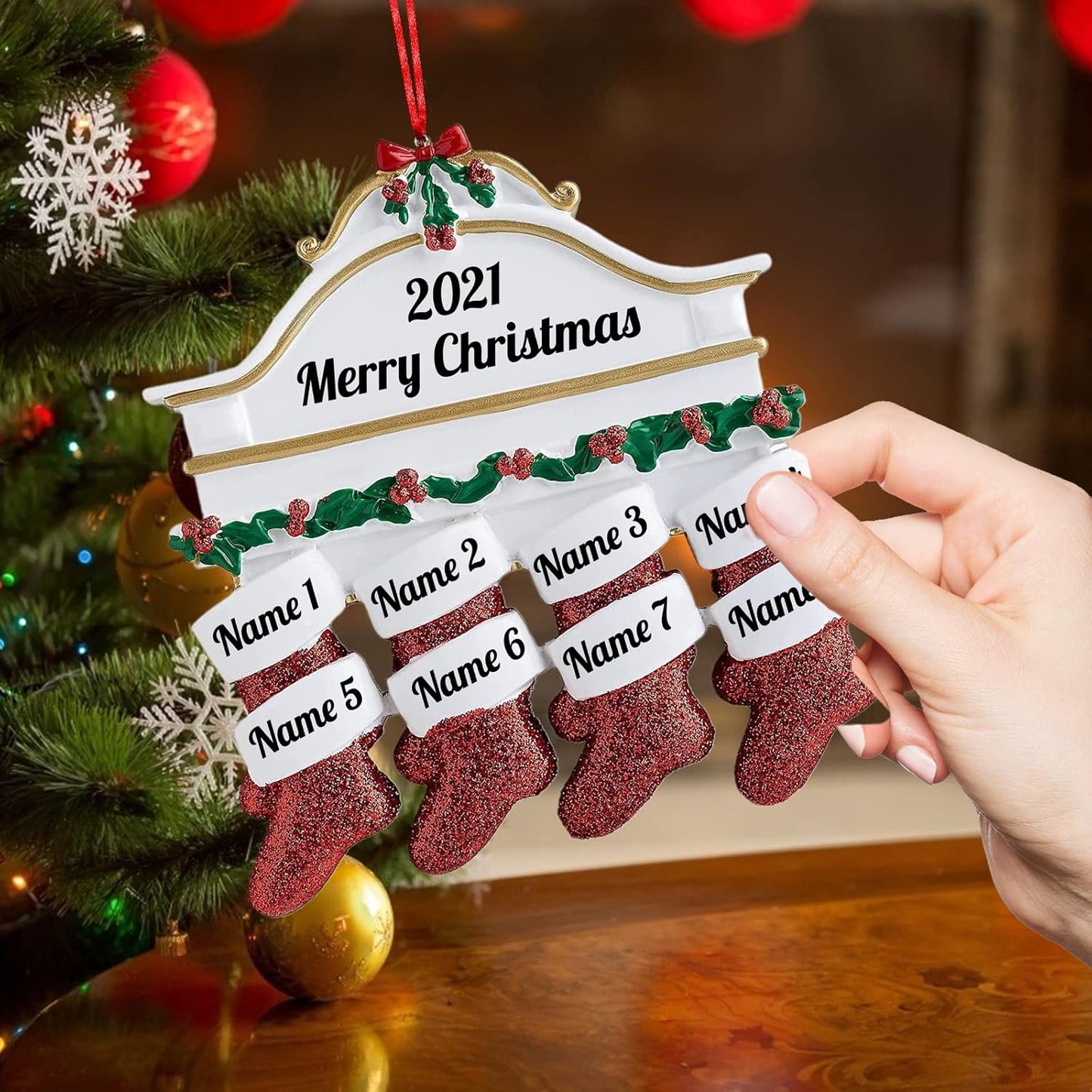 Personalized Christmas Ornaments Family of 2,3,4,5,6,7,8 Custom Christmas Stocking Ornaments with Names, Customized Xmas Day Home Christmas Tree Decora- Family of 3