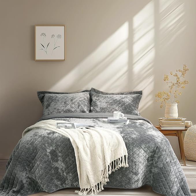 Luxury Velvet Queen Quilt Set- Ultra Soft Lightweight Velvet Comforter Set- Oversized Bedspread Coverlet with 2 Shams Diamond Pattern- for All Season (Dark Grey)