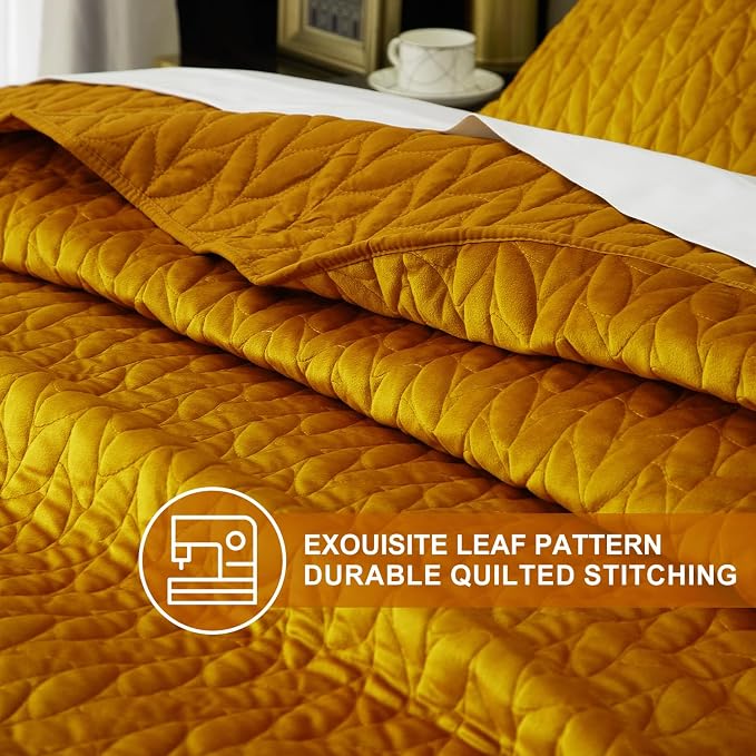 Ivellow Velvet Quilt King Size Ultra Soft Lightweight Velvet Comforter Set Oversized Bedspread Coverlet Full for All Season 3Pcs Luxury Quilted Bedding
