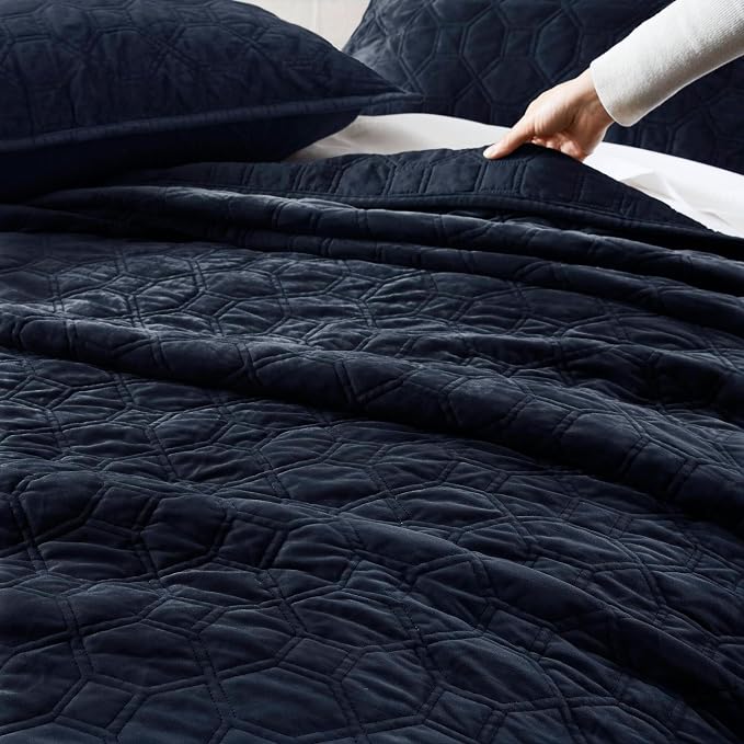Madison Park Harper Quilt Set Velvet Casual Geometric Stitching Design All Season, Lightweight Coverlet, Cozy Bedding, Matching Shams, Full/Queen(90"x90"), Navy 3 Piece