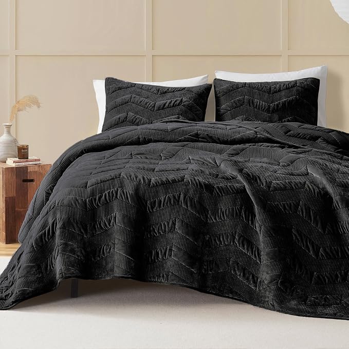SHALALA Velvet Quilt Set King Size,Ultra Soft Luxury Lightweight Summer Velvet Comforter Set, Oversized Bedspread Coverlet with 2 Shams Geometries Pattern,for All Season(Black,King)
