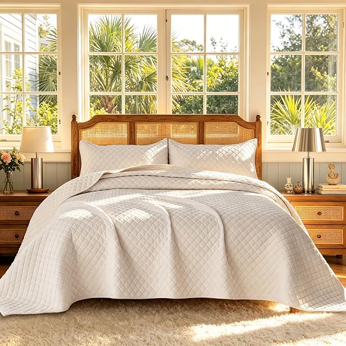 3-Piece Velvet Quilt Set King Size 98"x106" Bed Blanket Quilted Bedspread Soft Luxury Bedding with 2 Pillow Shams 20''x36'' for All-Season,White