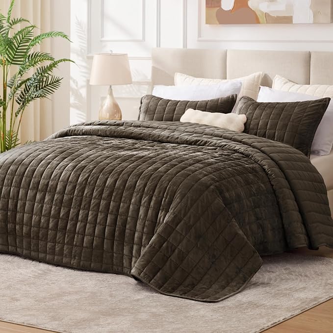 BEDELITE Velvet Quilt Set King Size - Luxury Soft Velvet Comforter Bedding Set for All Season, Lightweight Quilted Box Stitch Oversized Bedspread Coverlet with 2 Matching Shams, Mocha Brown